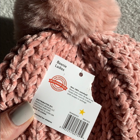 ROSE Pom BEANIE - Picture 6 of 8